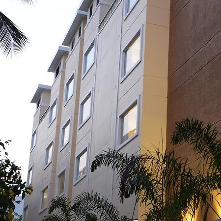 Hotel Blu Iris Madrás Exterior foto