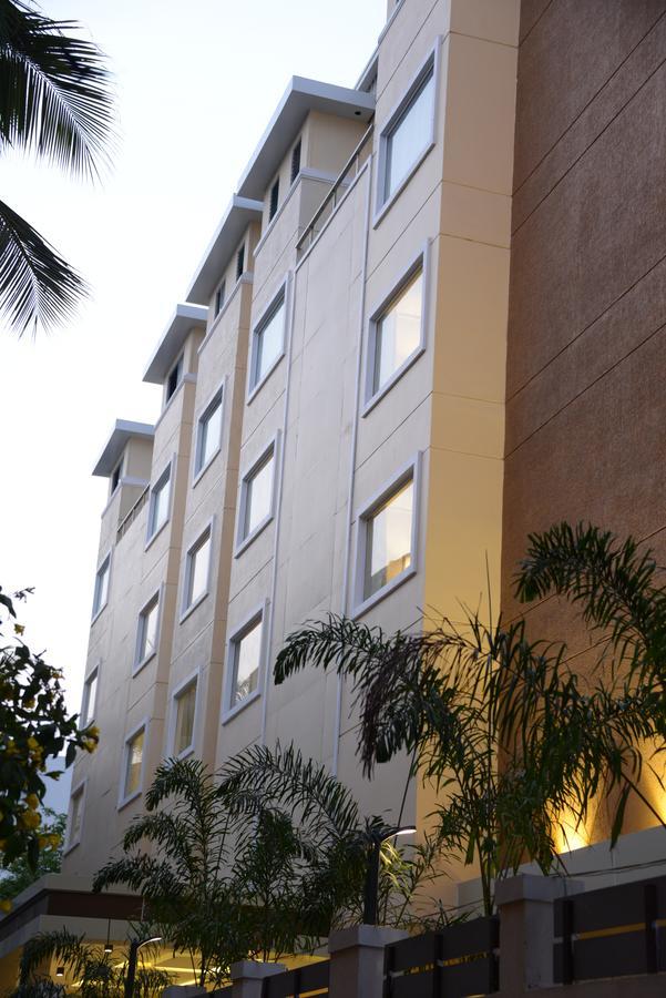 Hotel Blu Iris Madrás Exterior foto